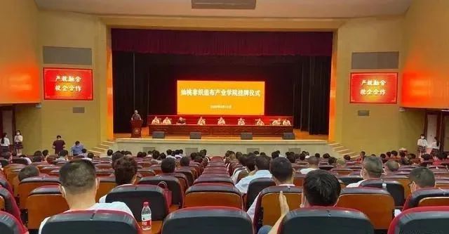 《湖北日報》頭版頭條:“一塊布”上“三升級”——仙桃非織造布產業轉型升級一年間  第3張 《湖北日報》頭版頭條:“一塊布”上“三升級”——仙桃非織造布產業轉型升級一年間  第3張