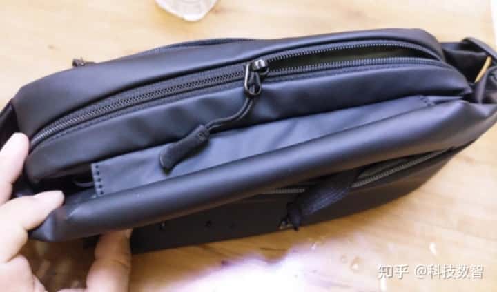 跑步必入實用品推薦——小米運動休閑胸包實測