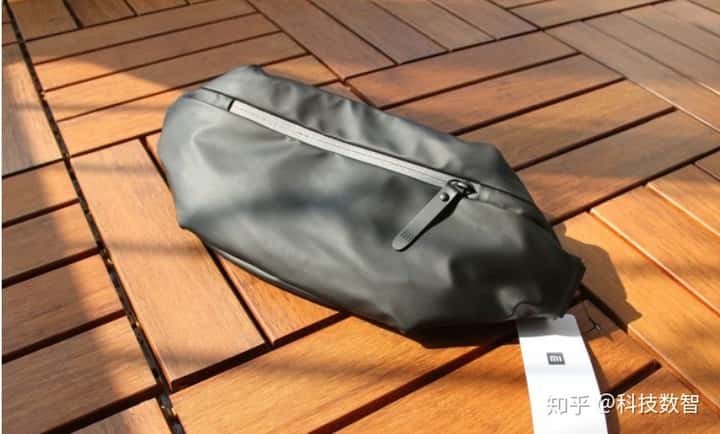 跑步必入實用品推薦——小米運動休閑胸包實測  第3張