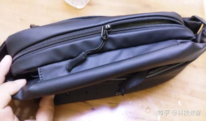 跑步必入實用品推薦——小米運動休閑胸包實測  第2張