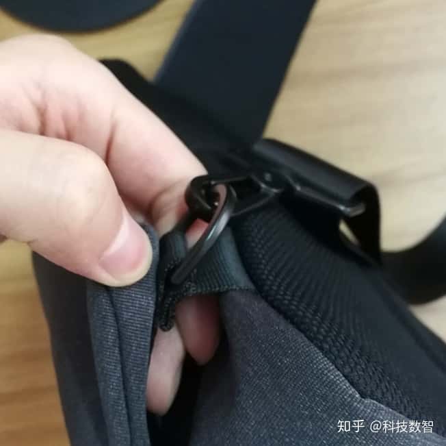 跑步必入實用品推薦——小米運動休閑胸包實測  第13張