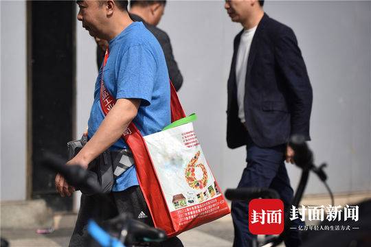 成都糖酒會(huì)出新寵啦！尼龍大挎包（無紡布跨肩袋），你背了沒？  第7張